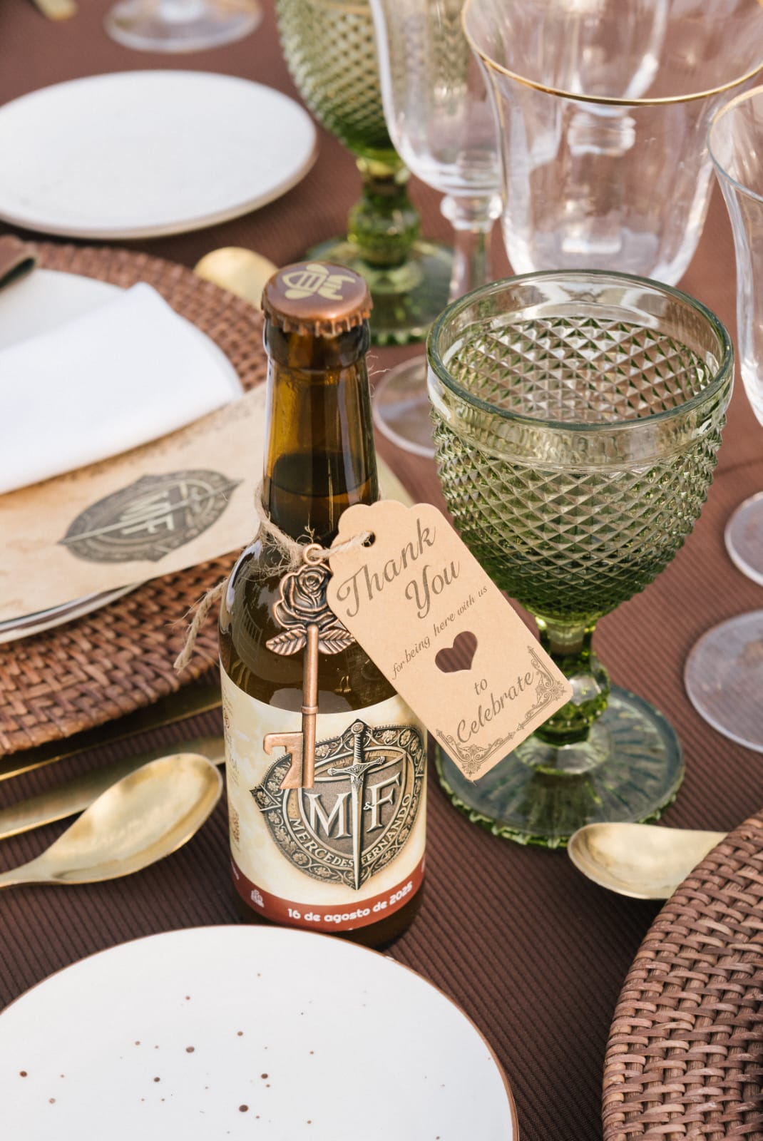 Regalo personalizado de bodas - botellines de Hidromiel Beekinga